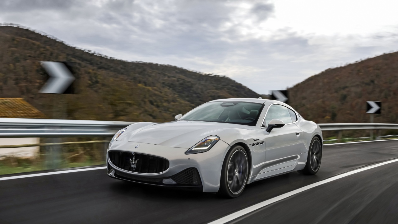 39505 Photo Exterior Maserati GranTurismo 2024 in UAE