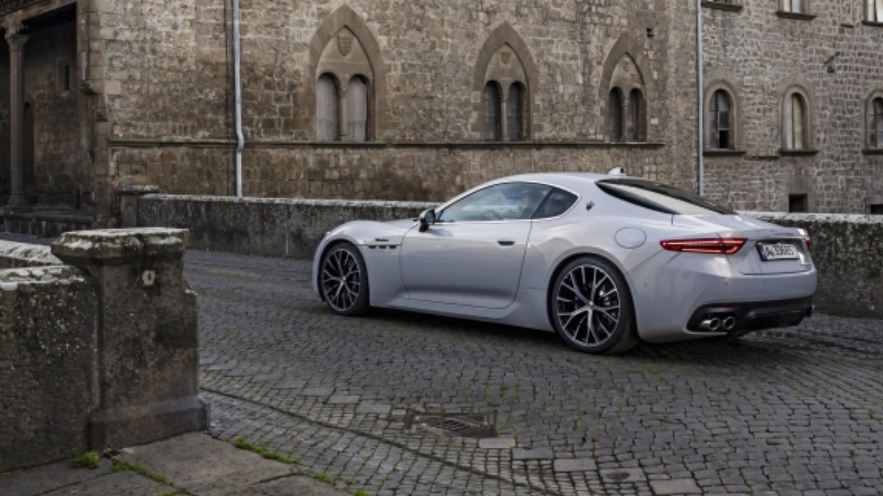 39507 Photo Exterior Maserati GranTurismo 2024 in UAE