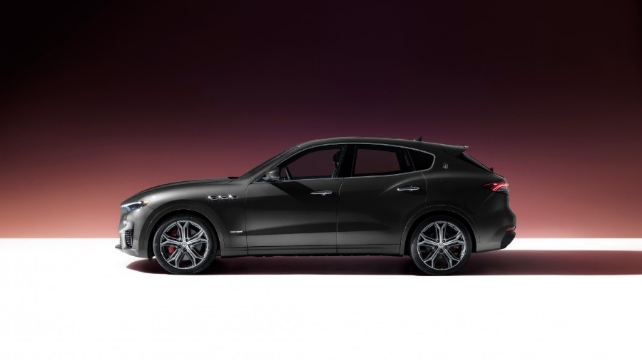 13422 Photo Exterior Maserati Levante Modena 2022 in UAE