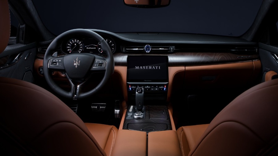 13436 Photo Exterior Maserati Quattroporte Modena 2022 in UAE