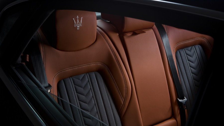 13437 Photo Exterior Maserati Quattroporte Modena 2022 in UAE