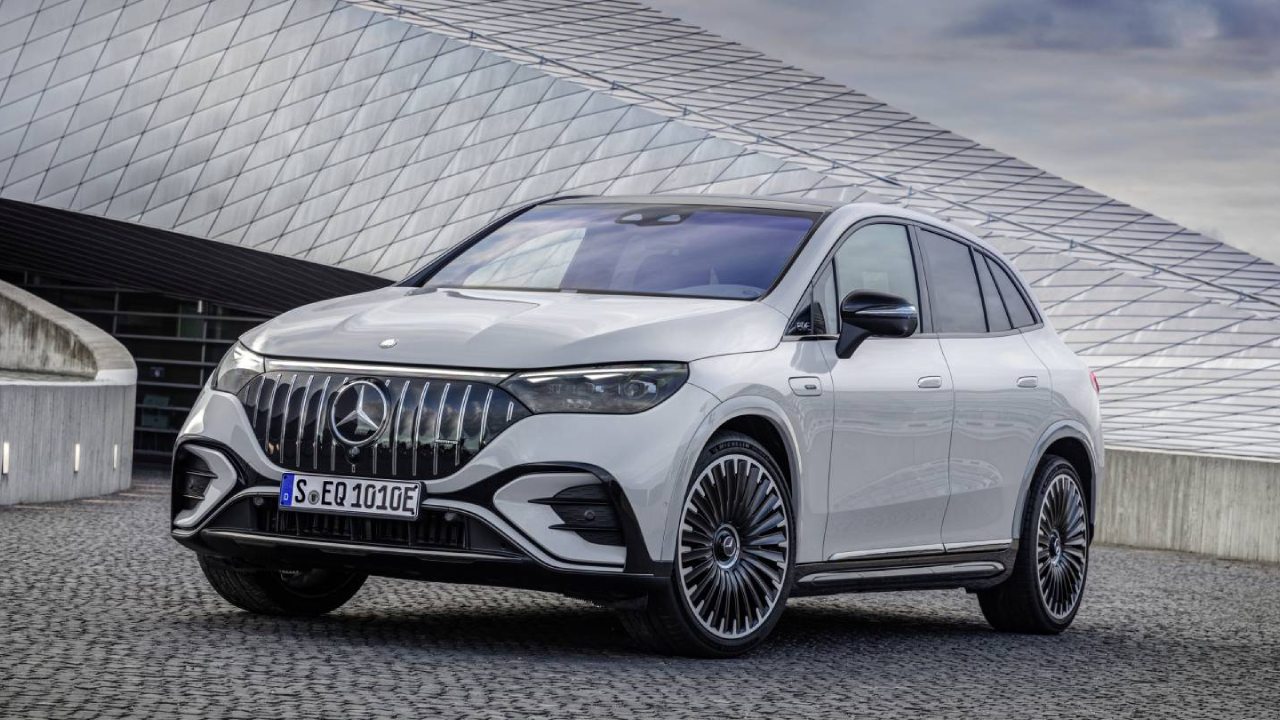 46743 Photo Exterior Mercedes AMG EQE SUV 2024 in Saudi Arabia