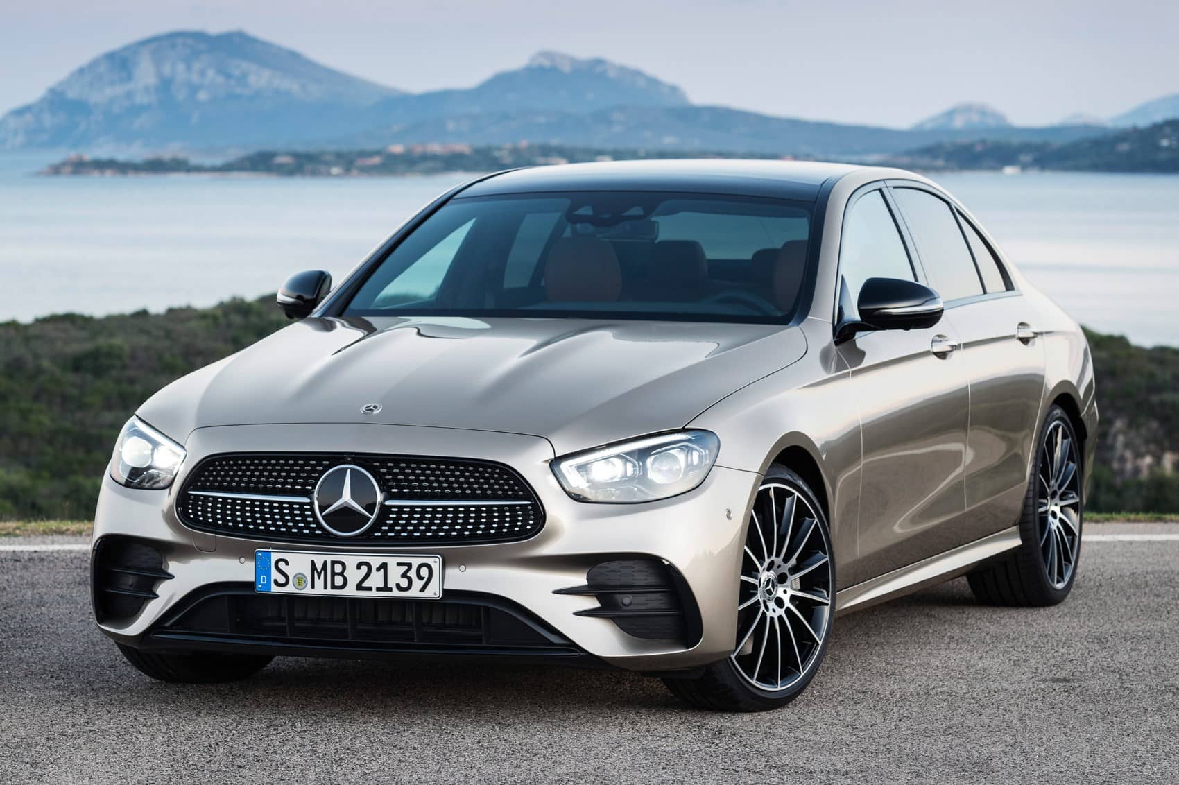 7988 Photo Exterior Mercedes E Class 300 Saloon 2021 in UAE
