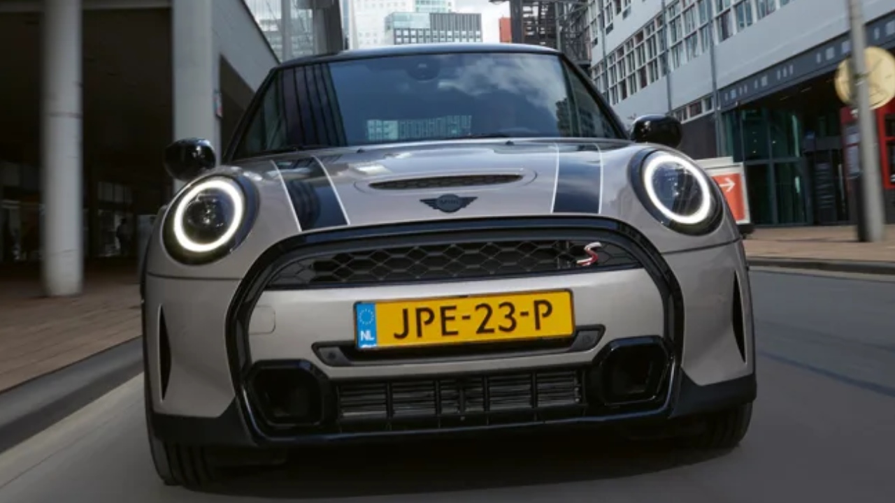 37445 Photo Exterior Mini 3-Door Hatch 2023 in UAE
