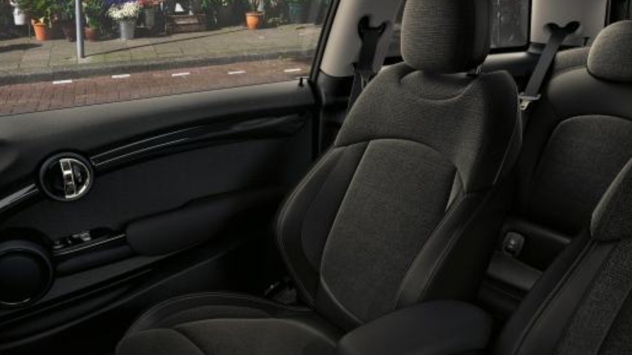 37449 Photo Exterior Mini 3-Door Hatch 2023 in UAE