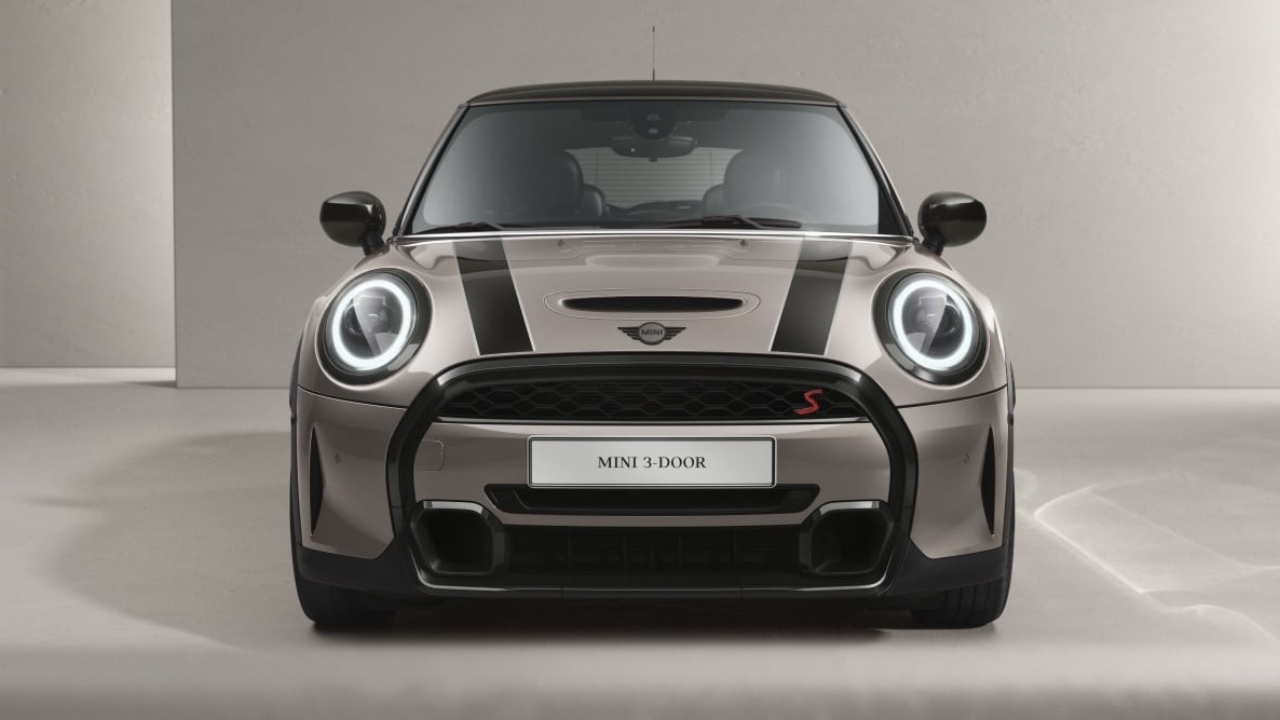 42786 Photo Exterior Mini 3-Door Hatch 2024 in UAE