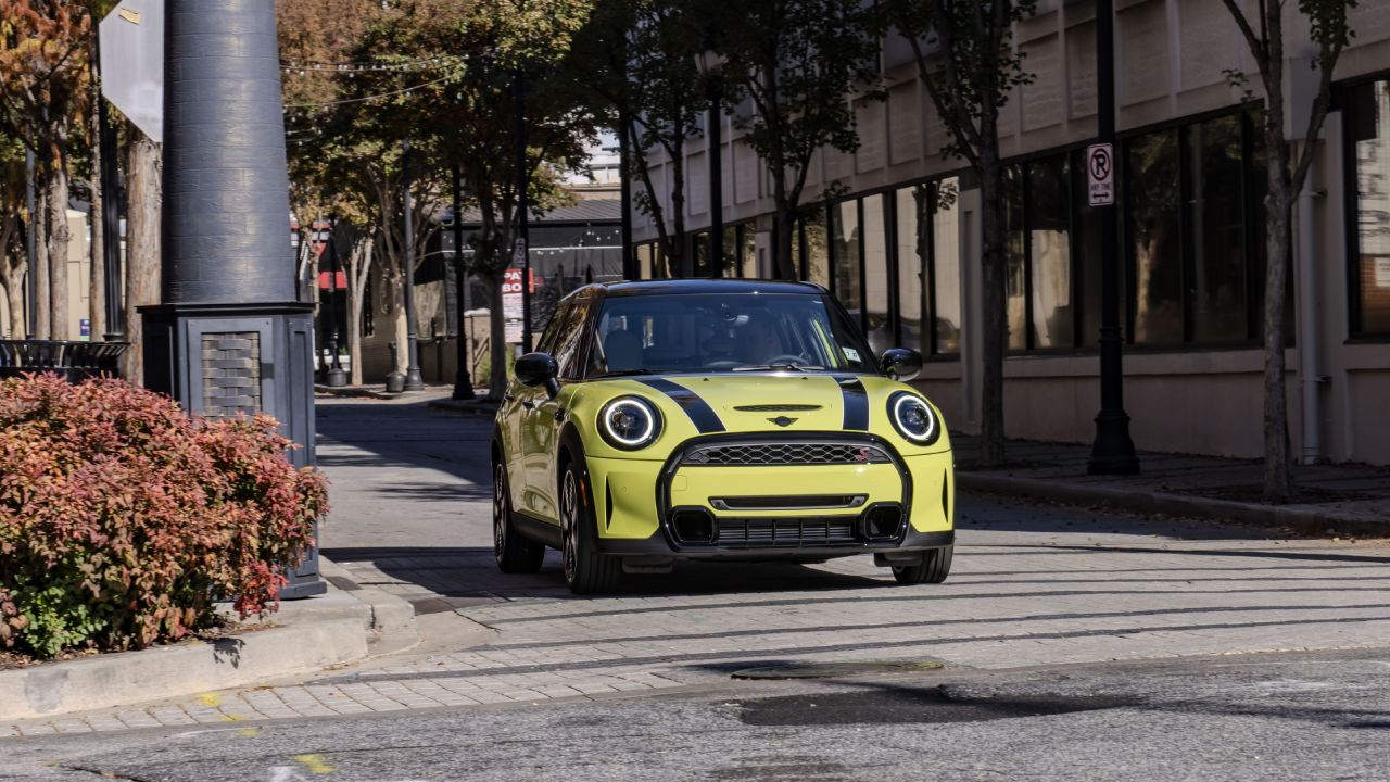 42847 Photo Exterior Mini 5-Door Hatch 2024 in Saudi Arabia