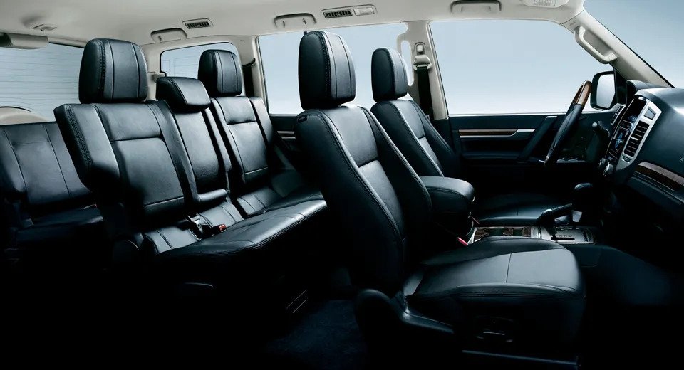 2390 Photo Exterior Mitsubishi Pajero STD 2021 in Saudi Arabia