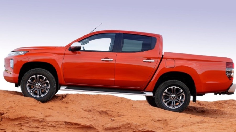 2393 Photo Exterior Mitsubishi L200 Double Cab 4WD 2021 in Saudi Arabia