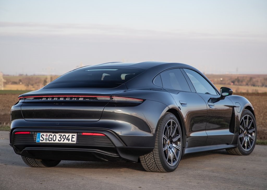 20408 Photo Exterior Porsche Taycan Standard 2022 in UAE