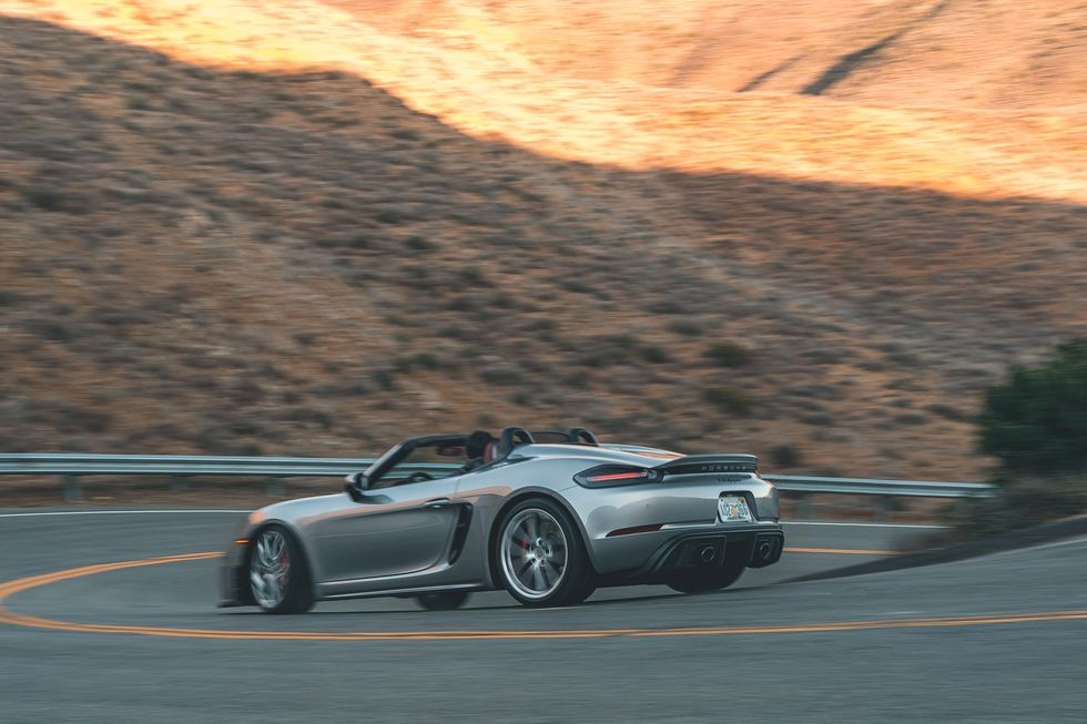 9226 Photo Exterior Porsche 718 Spyder 2021 in UAE