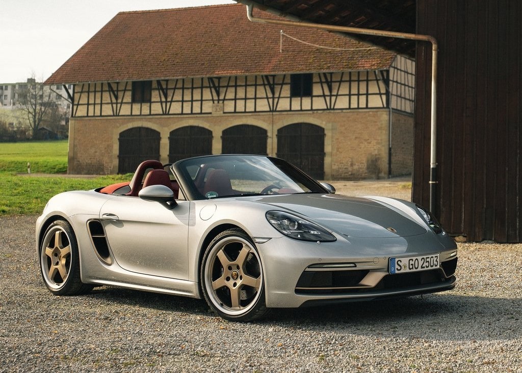 19911 Photo Exterior Porsche 718 Boxster 25 years 2022 in UAE