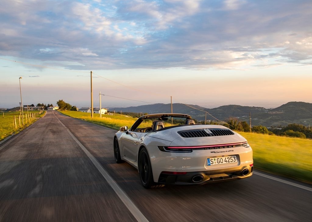 20503 Photo Exterior Porsche 911 Carrera 4 GTS Cabriolet 2022 in UAE