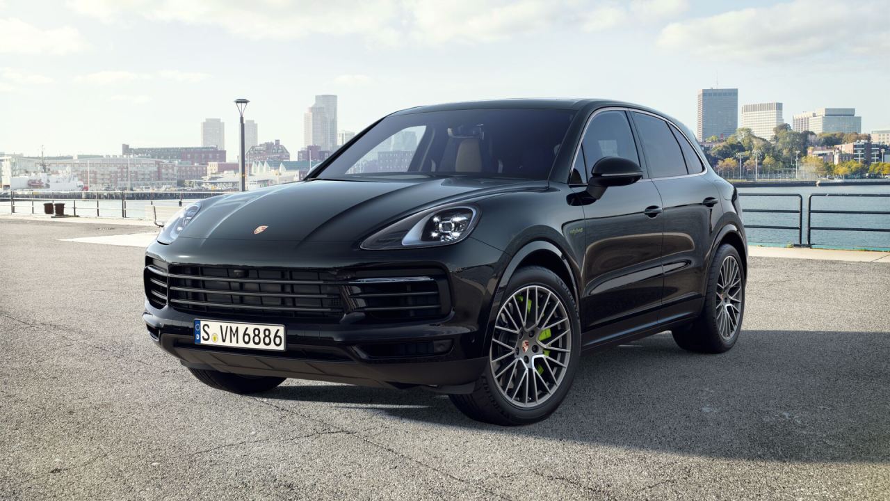 27217 Photo Exterior Porsche Cayenne E-Hybrid Platinum 2023 in UAE