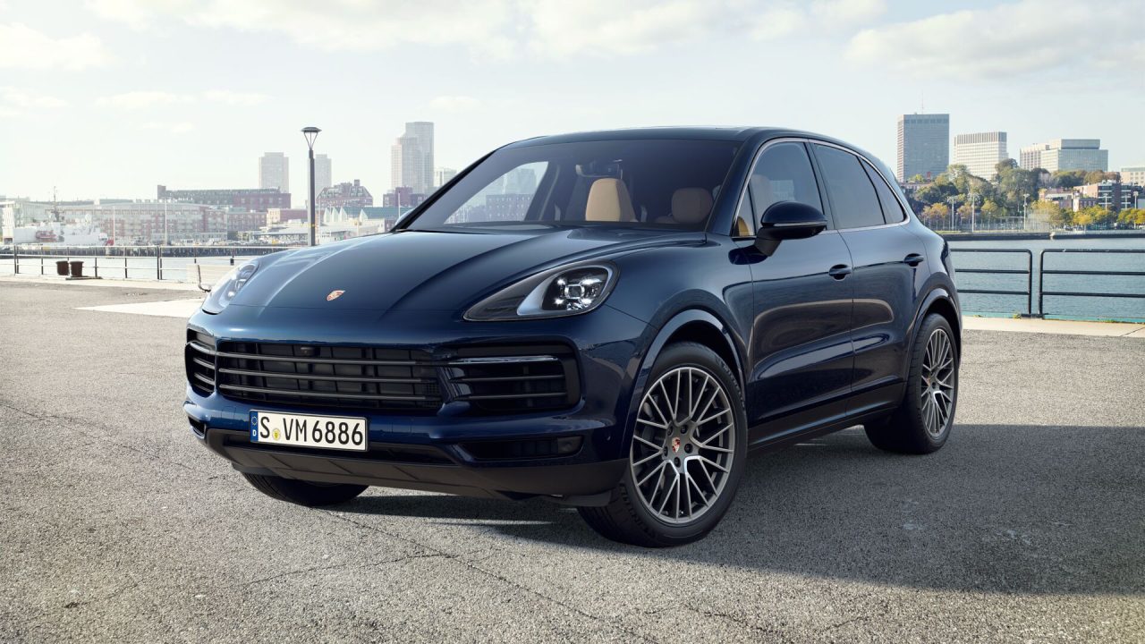 27207 Photo Exterior Porsche Cayenne Platinum 2023 in Saudi Arabia