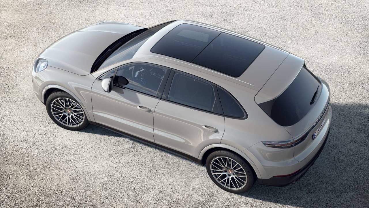 27429 Photo Exterior Porsche Cayenne S Platinum 2023 in UAE