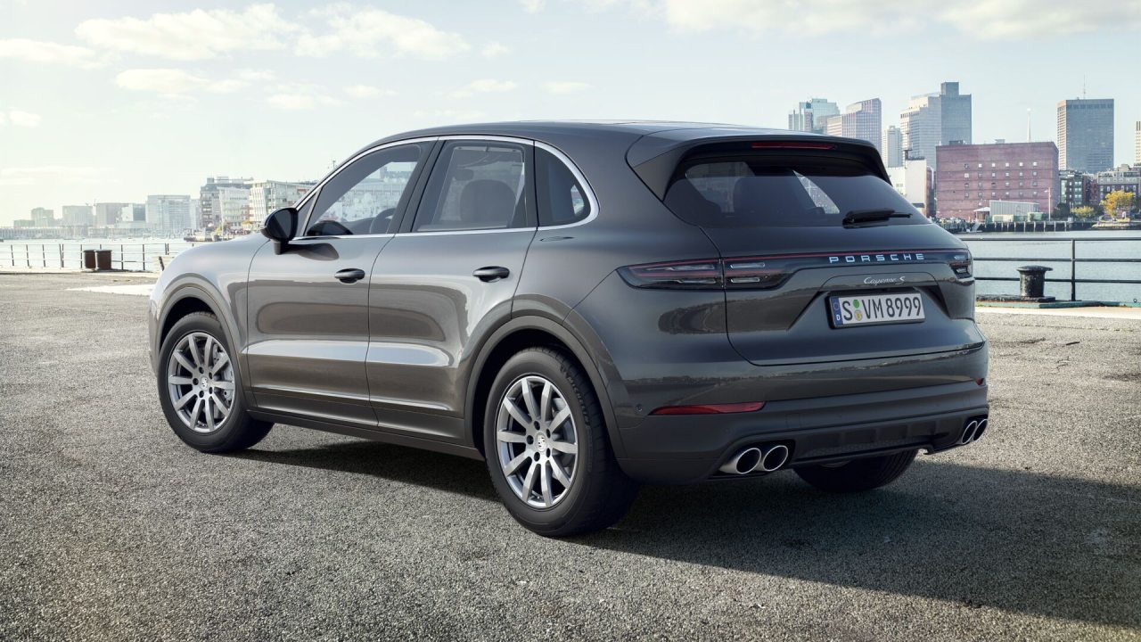 27234 Photo Exterior Porsche Cayenne S 2023 in UAE