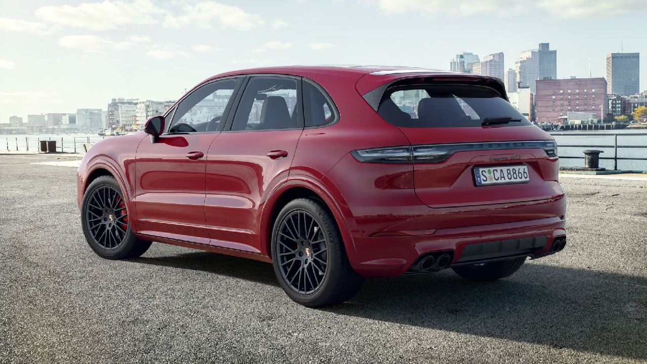 25970 Photo Exterior Porsche Cayenne GTS 2023 in Saudi Arabia