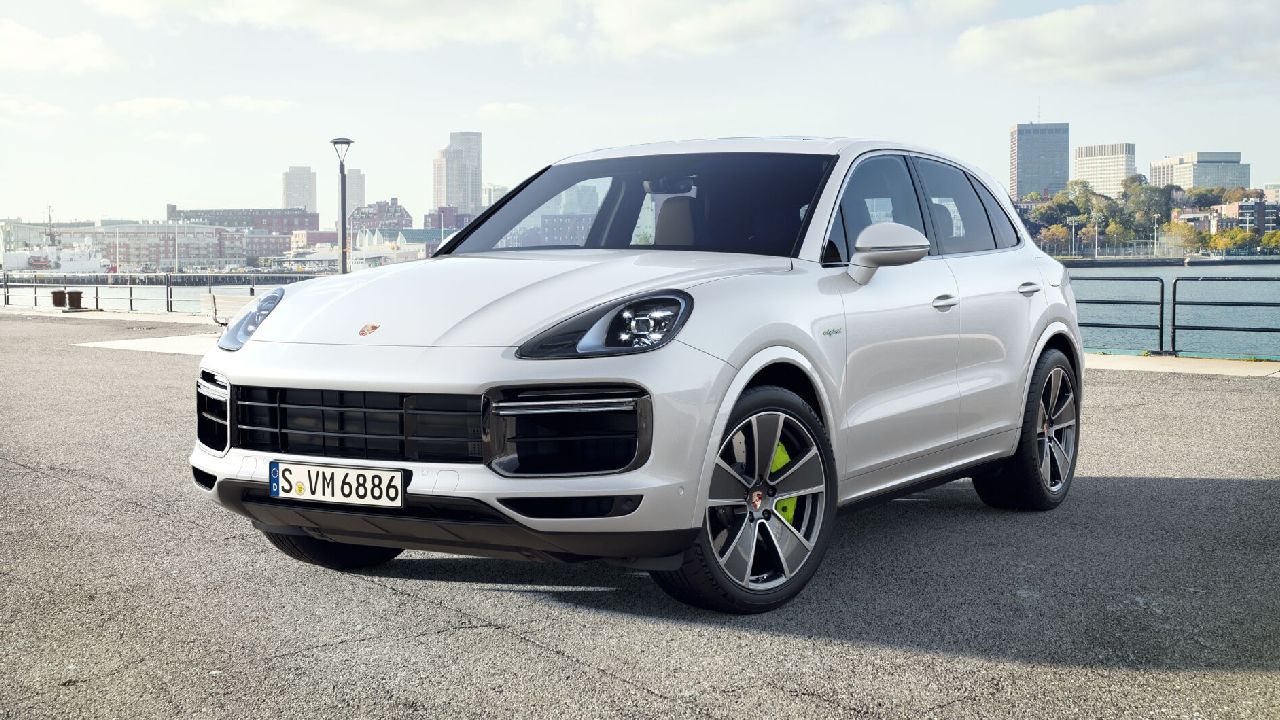 25896 Photo Exterior Porsche Cayenne Turbo S E-Hybrid 2023 in UAE