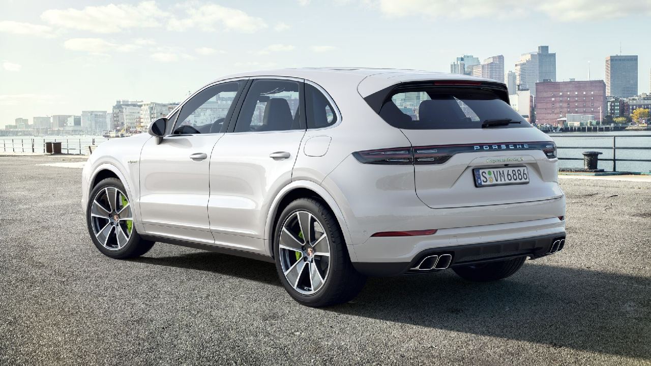 25898 Photo Exterior Porsche Cayenne Turbo S E-Hybrid 2023 in UAE