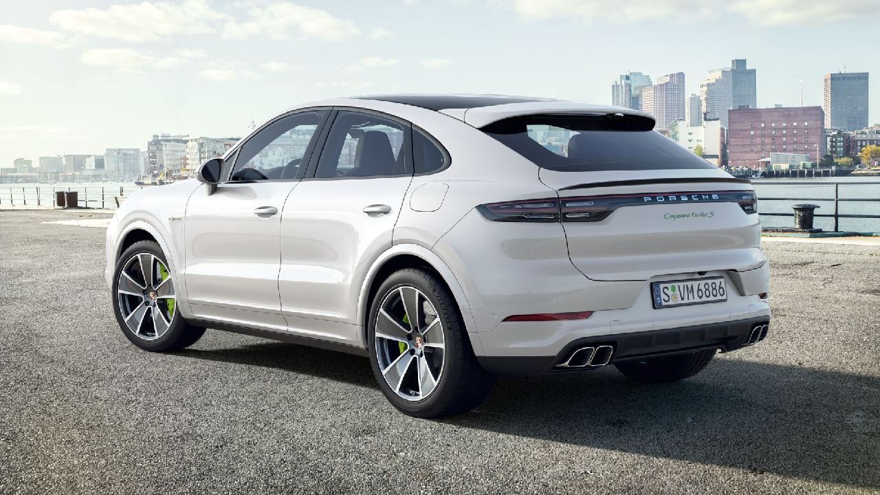 25903 Photo Exterior Porsche Cayenne Coupe Turbo S E-Hybrid 2023 in UAE