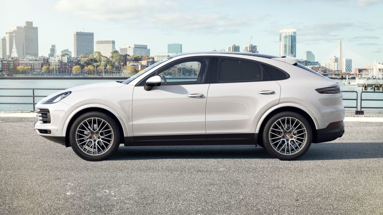 27490 Photo Exterior Porsche Cayenne Coupe Platinum 2023 in UAE