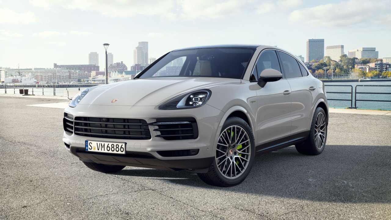 27784 Photo Exterior Porsche Cayenne Coupe E-Hybrid Platinum 2023 in UAE