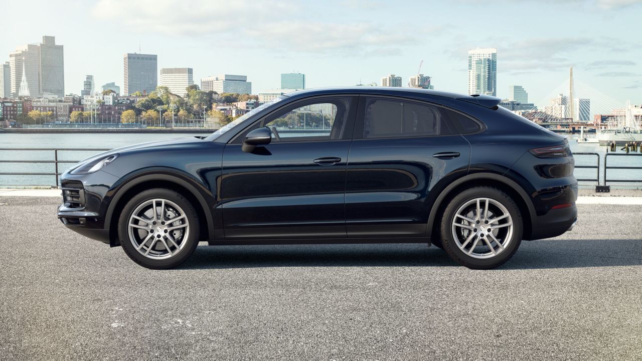 27811 Photo Exterior Porsche Cayenne Coupe S 2023 in UAE