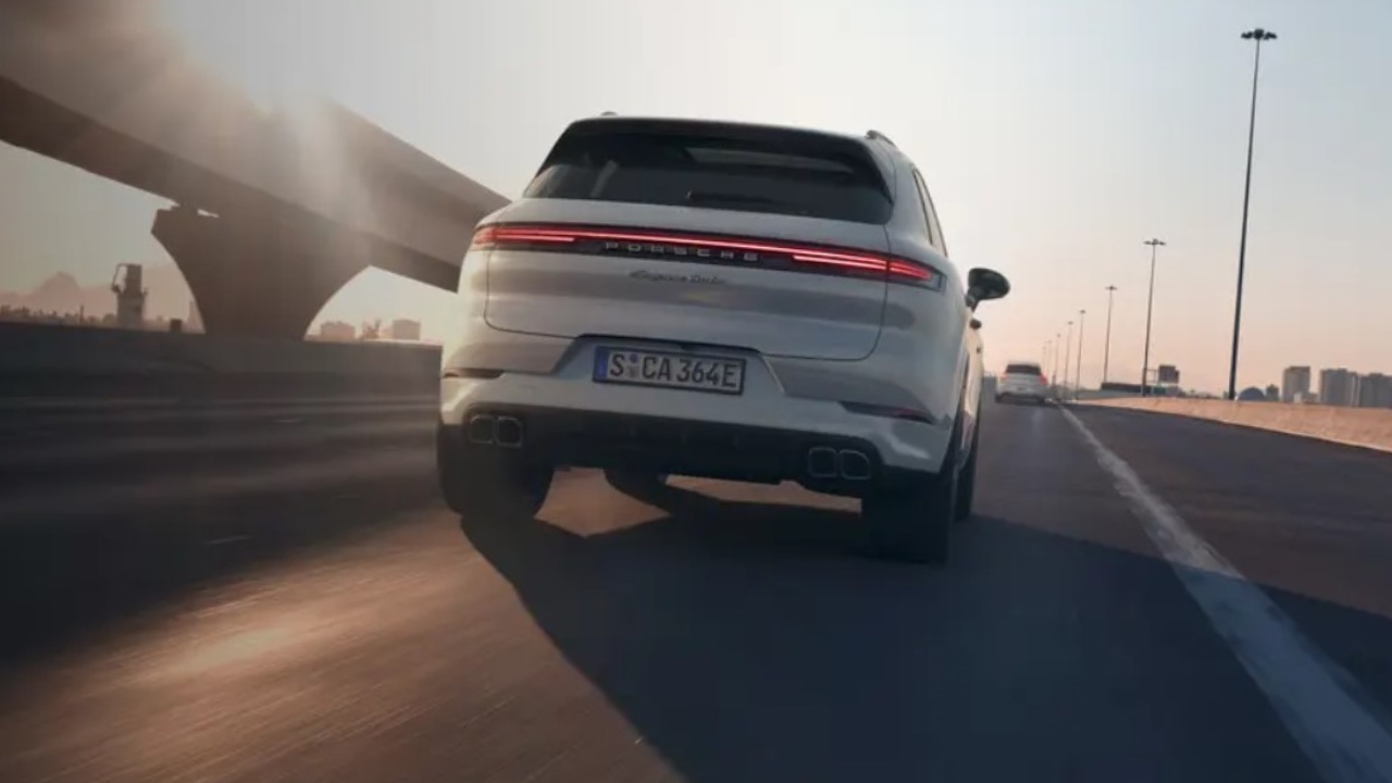 39280 Photo Exterior Porsche Cayenne Turbo 2024 in UAE