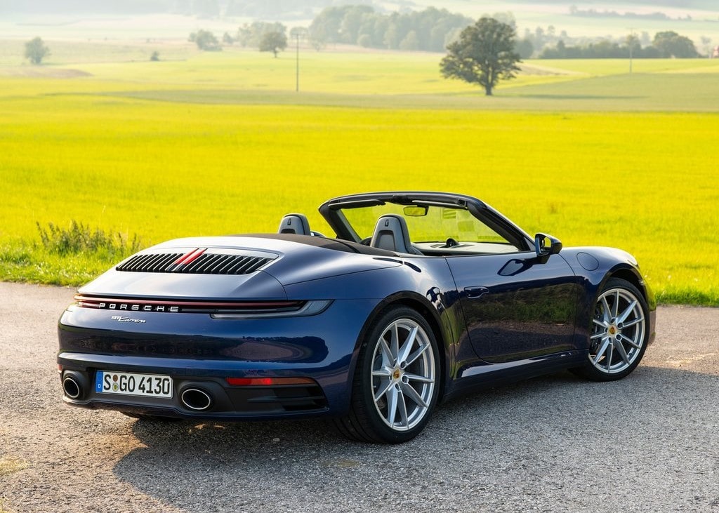 19980 Photo Exterior Porsche 911 Carrera 4 Cabriolet 2022 in UAE