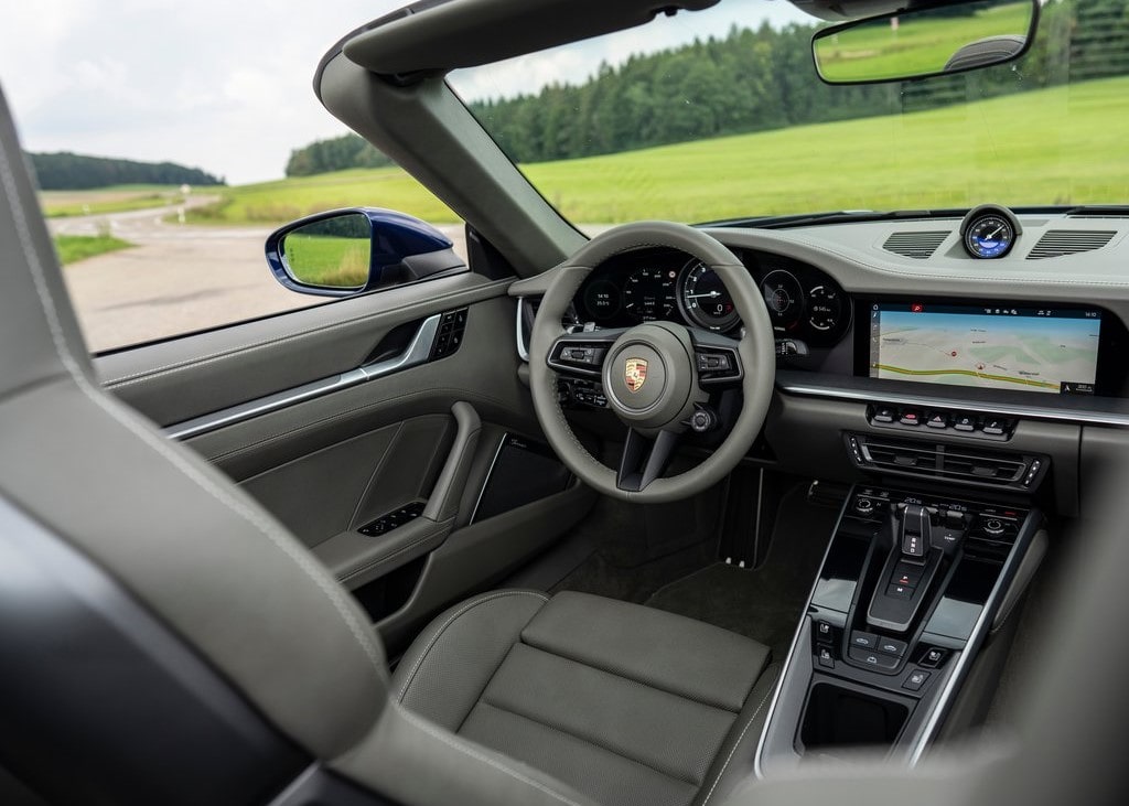 19982 Photo Exterior Porsche 911 Carrera 4 Cabriolet 2022 in UAE