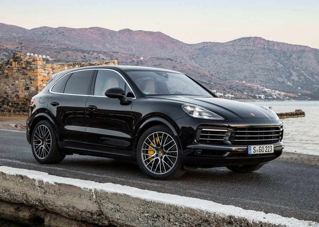 20574 Photo Exterior Porsche Cayenne S Platinum 2022 in UAE