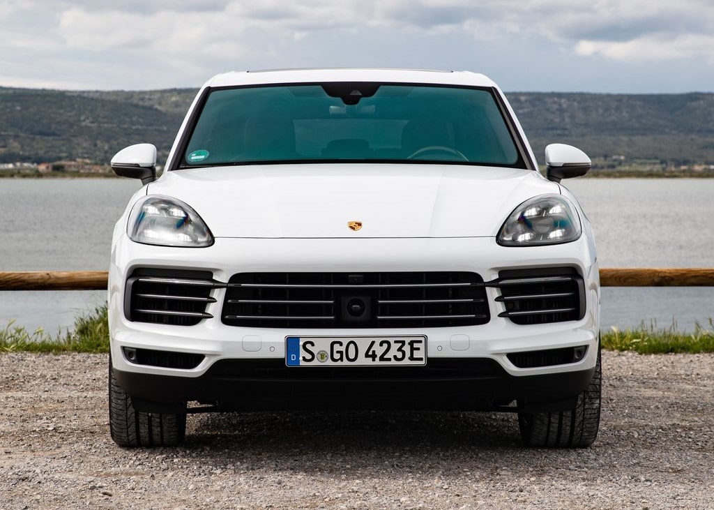 20560 Photo Exterior Porsche Cayenne E-Hybrid Platinum 2022 in UAE