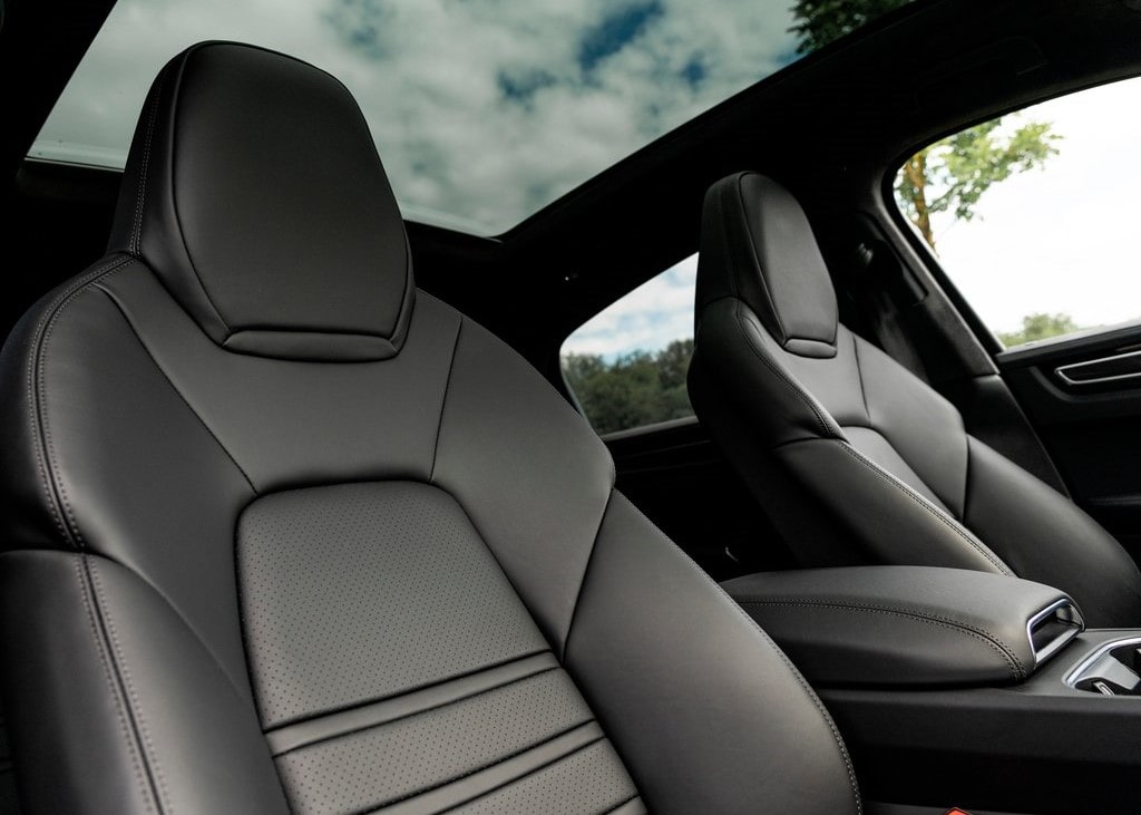 20558 Photo Exterior Porsche Cayenne Coupe Platinum 2022 in UAE