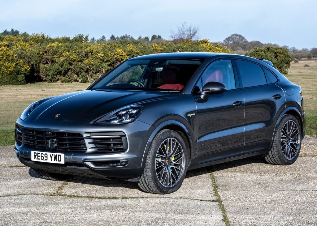 20328 Photo Exterior Porsche Cayenne Coupe E-Hybrid 2022 in UAE