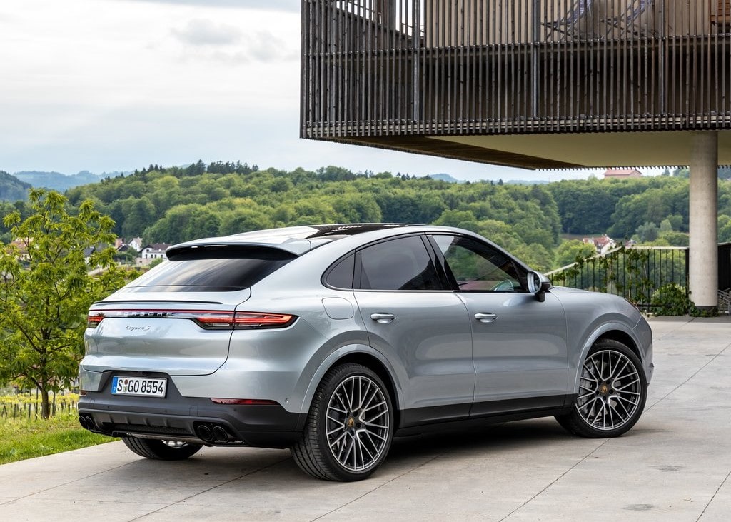 20362 Photo Exterior Porsche Cayenne Coupe S 2022 in UAE