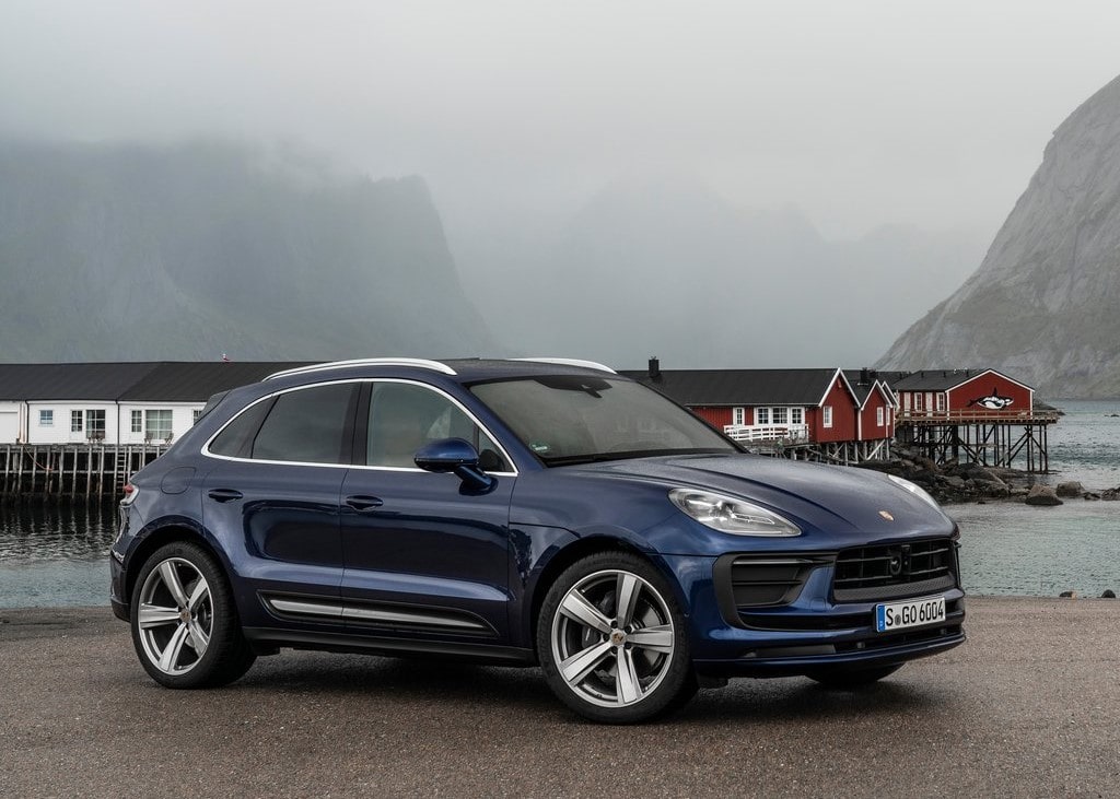 20294 Photo Exterior Porsche Macan Standard 2022 in UAE