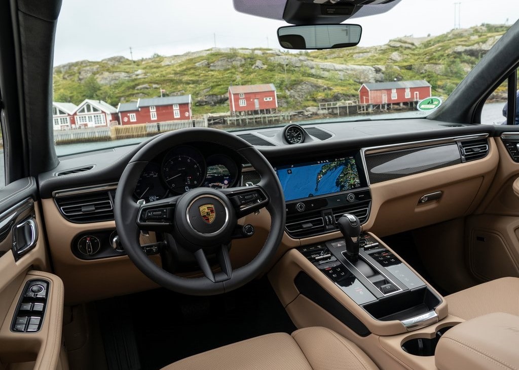 20298 Photo Exterior Porsche Macan Standard 2022 in UAE