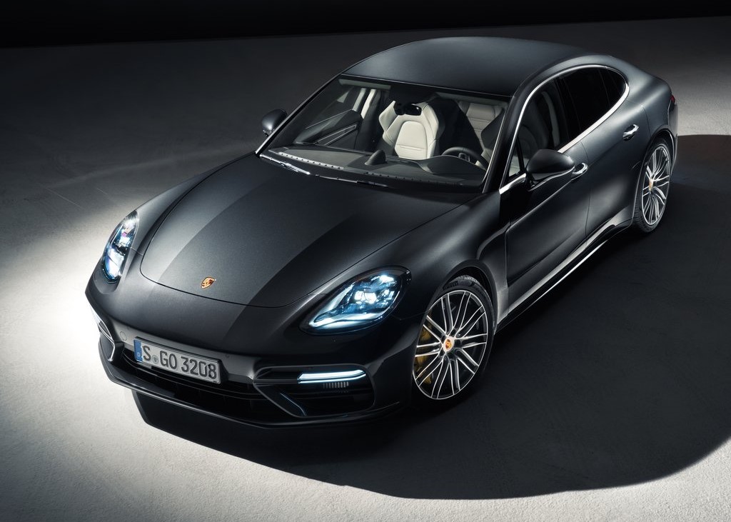 20190 Photo Exterior Porsche Panamera Standard 2022 in Saudi Arabia