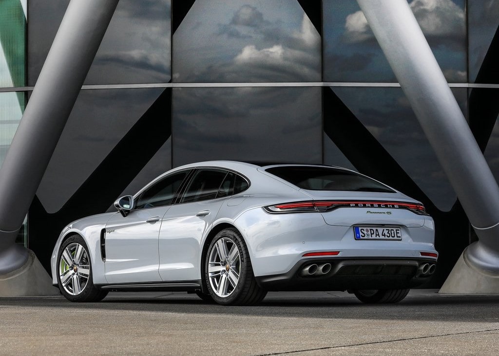 20268 Photo Exterior Porsche Panamera 4S E-Hyprid 2022 in UAE