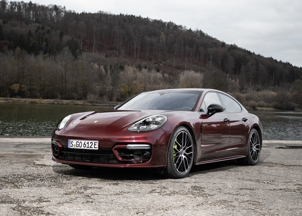 20260 Photo Exterior Porsche Panamera 4 E-Hyprid Executive 2022 in UAE