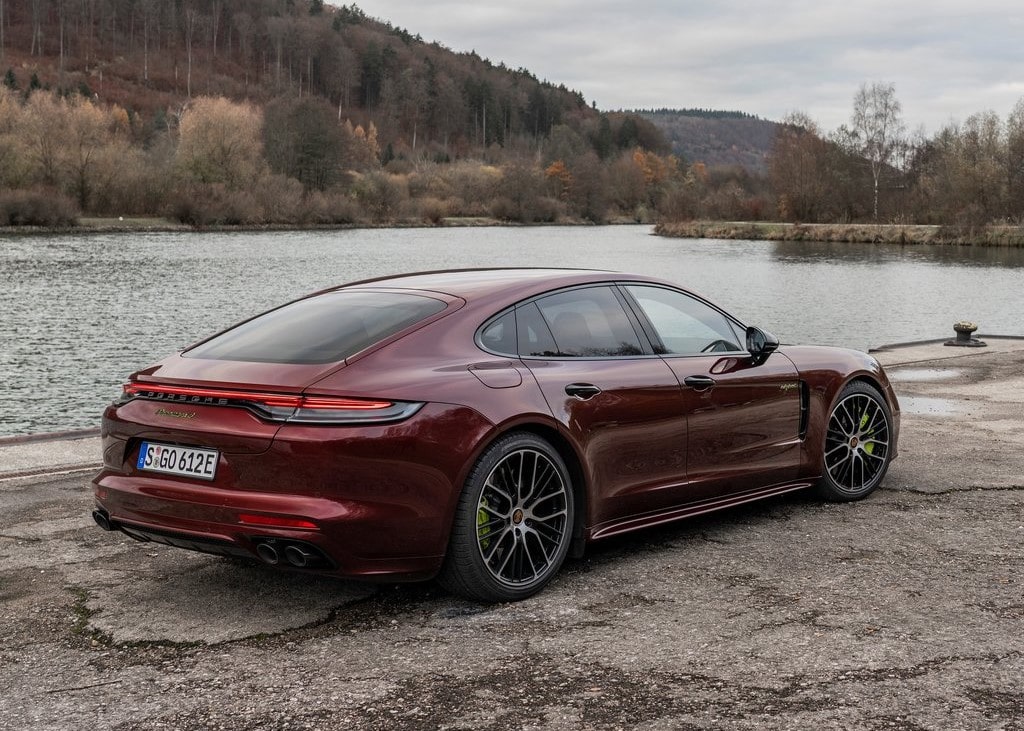 20285 Photo Exterior Porsche Panamera Turbo S 2022 in UAE