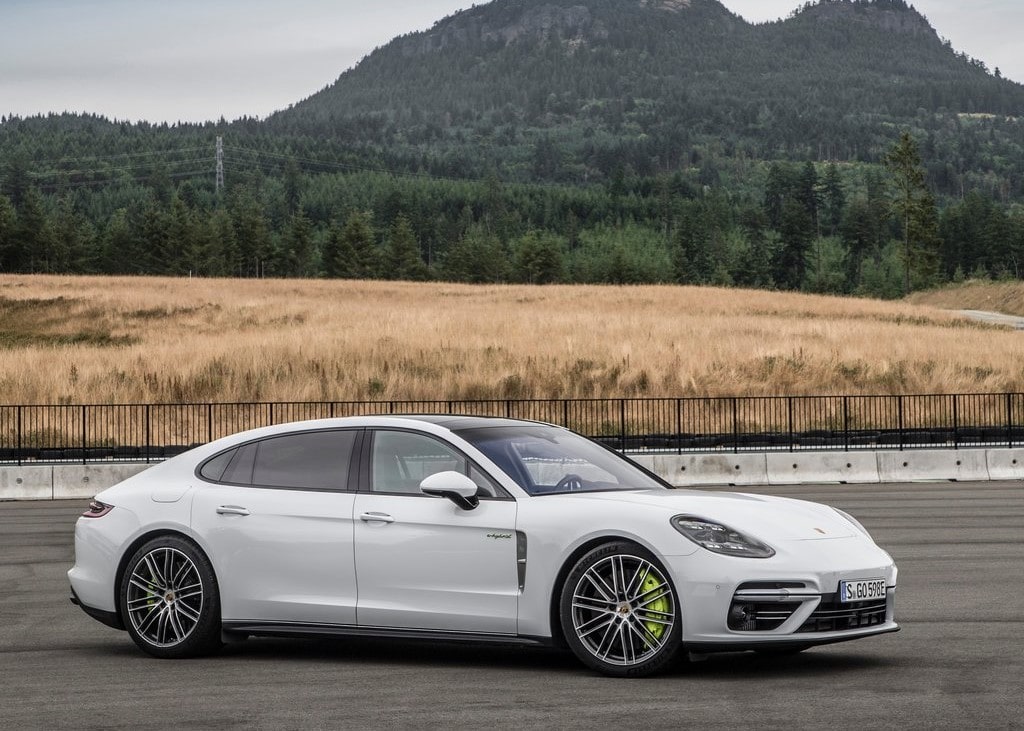 20202 Photo Exterior Porsche Panamera 4 Executive 2022 in Saudi Arabia