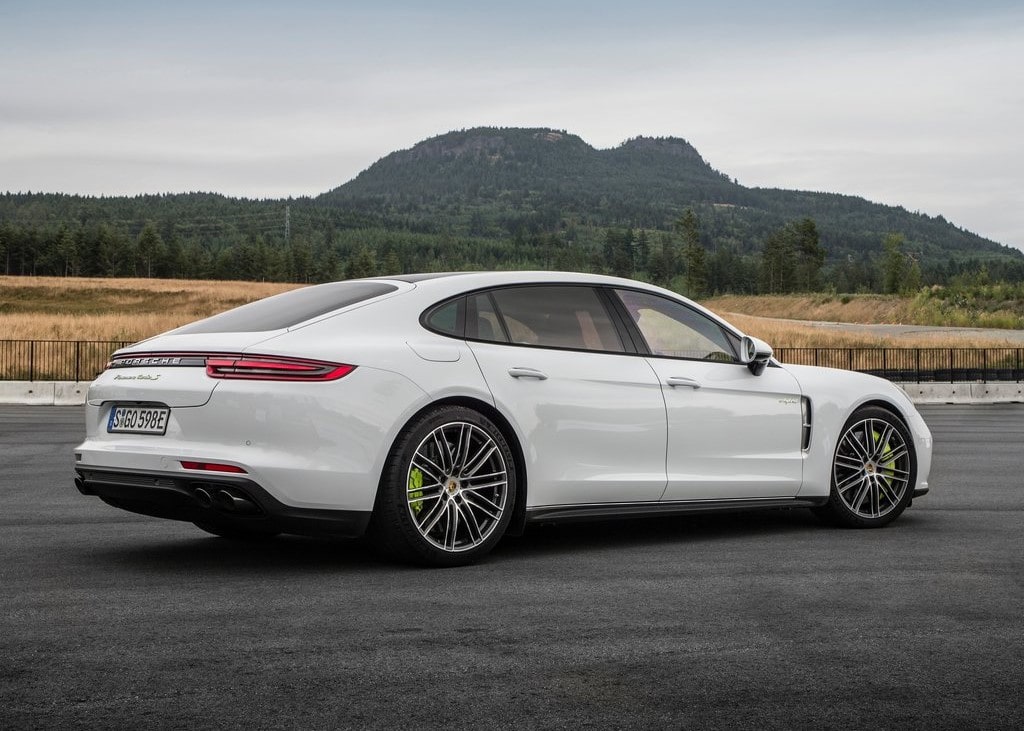 20204 Photo Exterior Porsche Panamera 4 Executive 2022 in Saudi Arabia