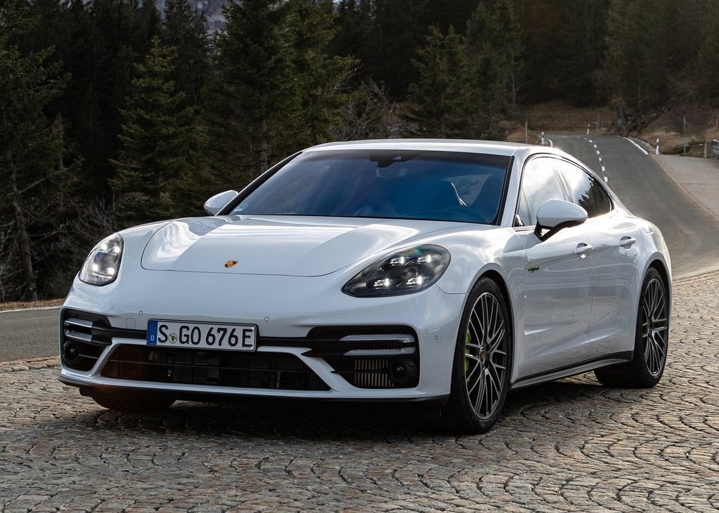 20288 Photo Exterior Porsche Panamera Turbo S E-Hybrid 2022 in UAE