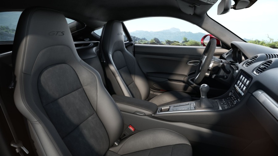 9223 Photo Exterior Porsche 718 Cayman GT4 2021 in UAE