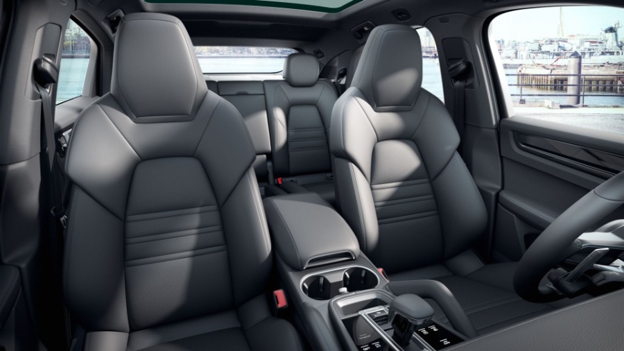 3245 Photo Exterior Porsche Cayenne Coupe S 2021 in UAE