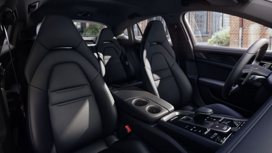 3285 Photo Exterior Porsche Panamera STD 2021 in Saudi Arabia