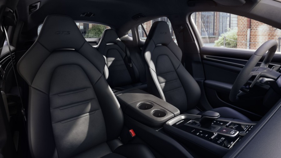 4004 Photo Exterior Porsche Panamera Turbo S 2021 in UAE