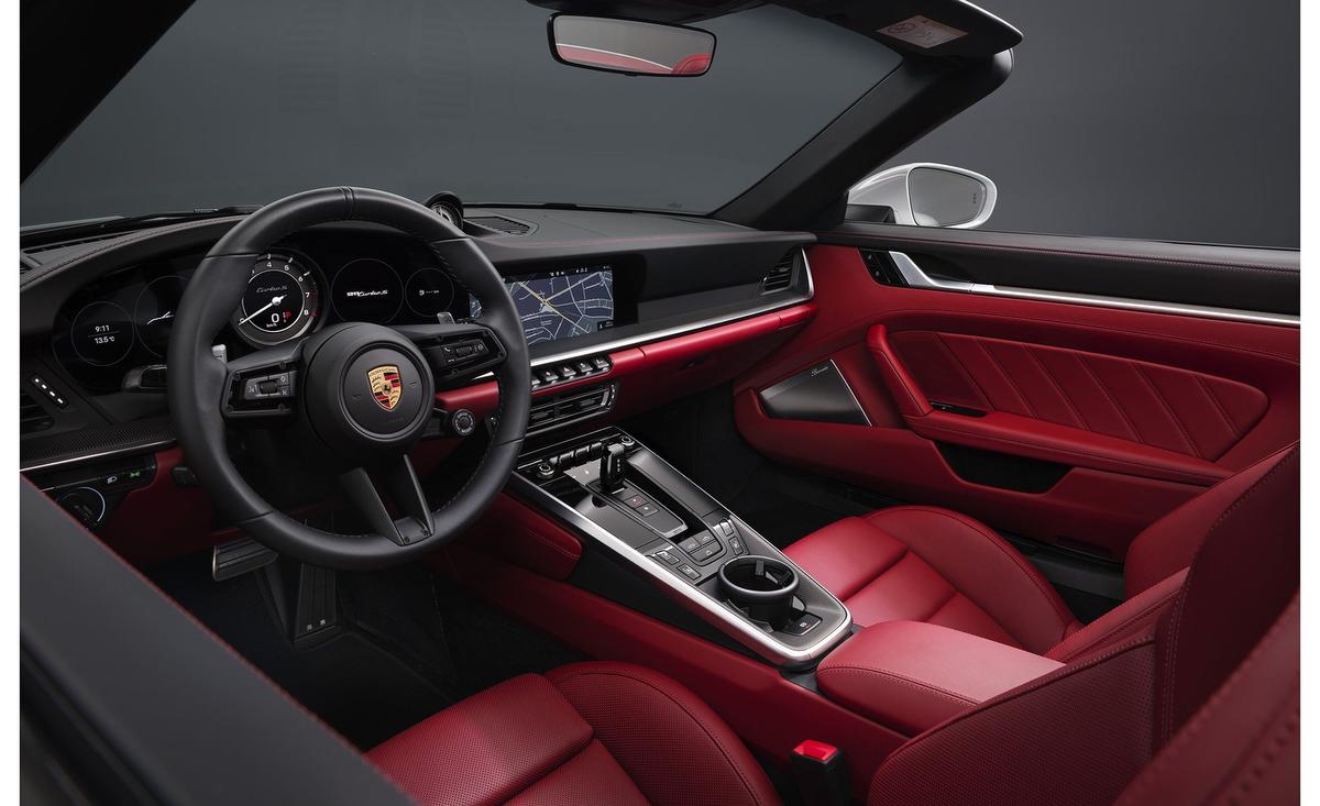 3220 Photo Exterior Porsche 911 Turbo S Cabriolet 2021 in Saudi Arabia